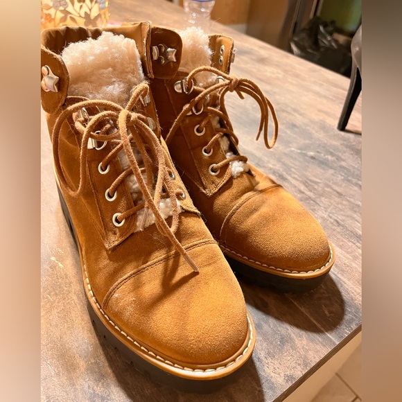 Boots with Sherpa - Picture 3 of 3